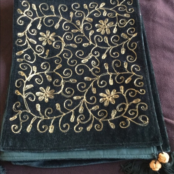 Table runners - Picture 3 of 8